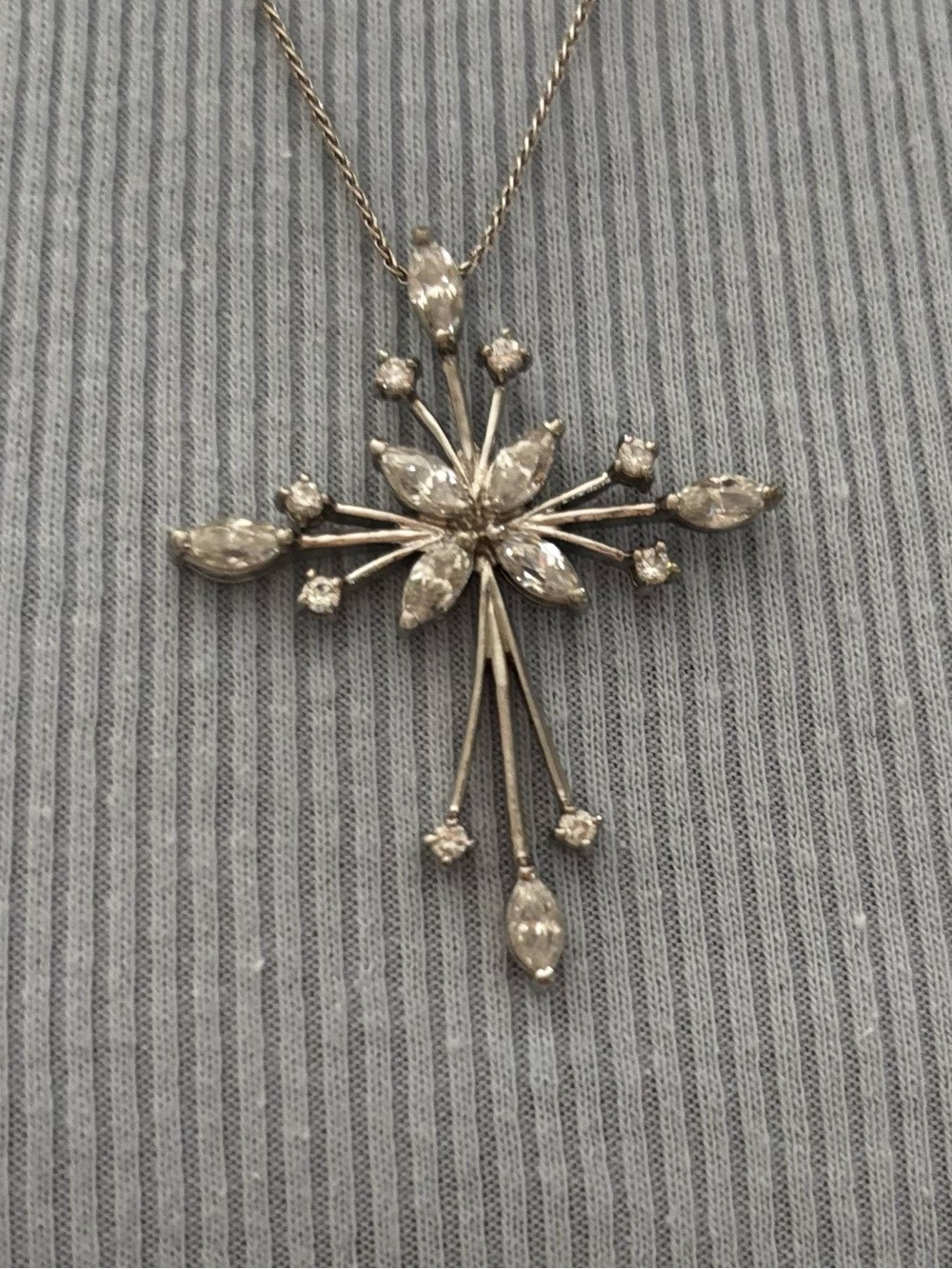 Delicate 929 silver non tarnish diamond   Like Cross Pendant Necklace